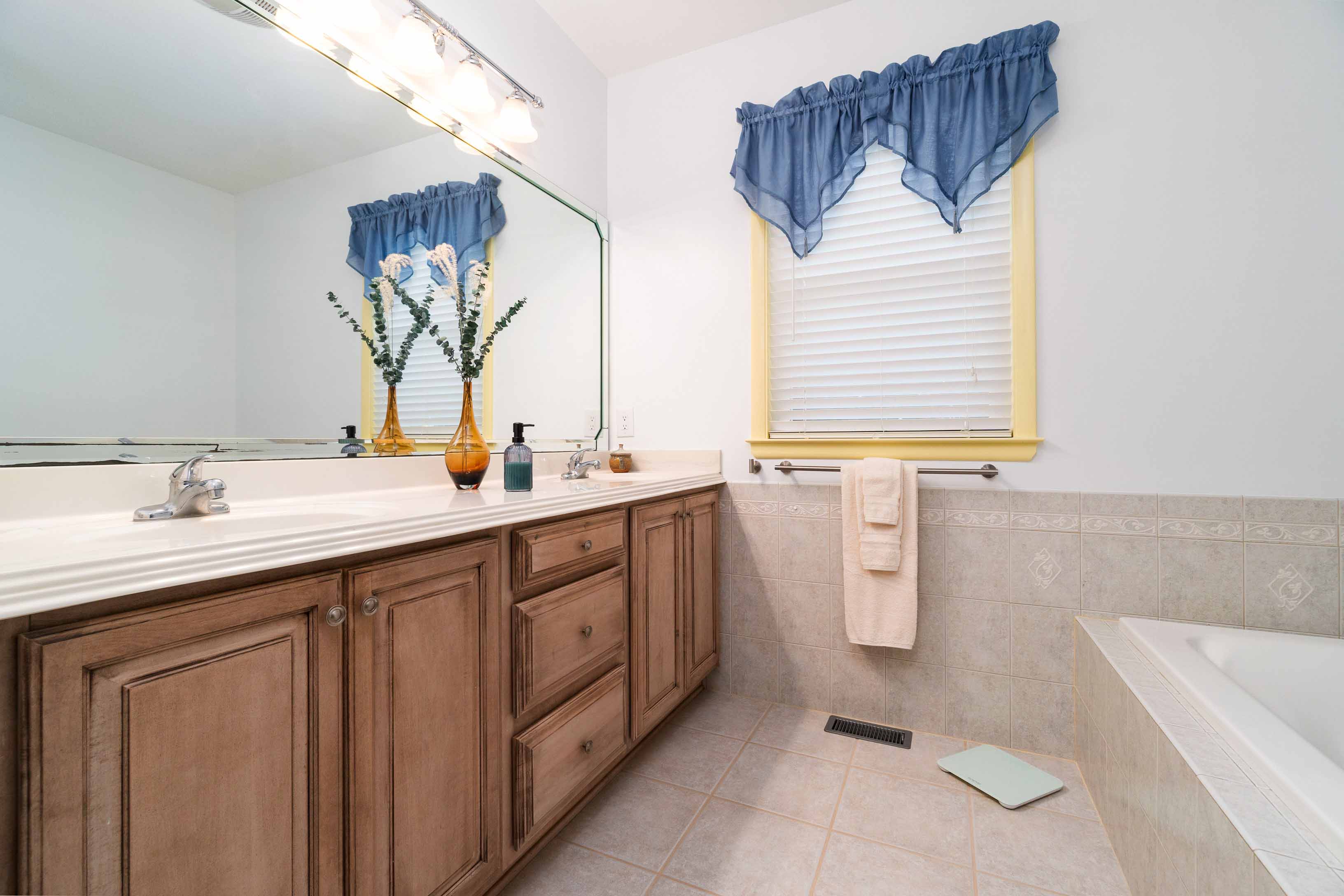 Oriental, North Carolina, 28571, United States, 4 Bedrooms Bedrooms, ,4 BathroomsBathrooms,Residential,For Sale,1944868