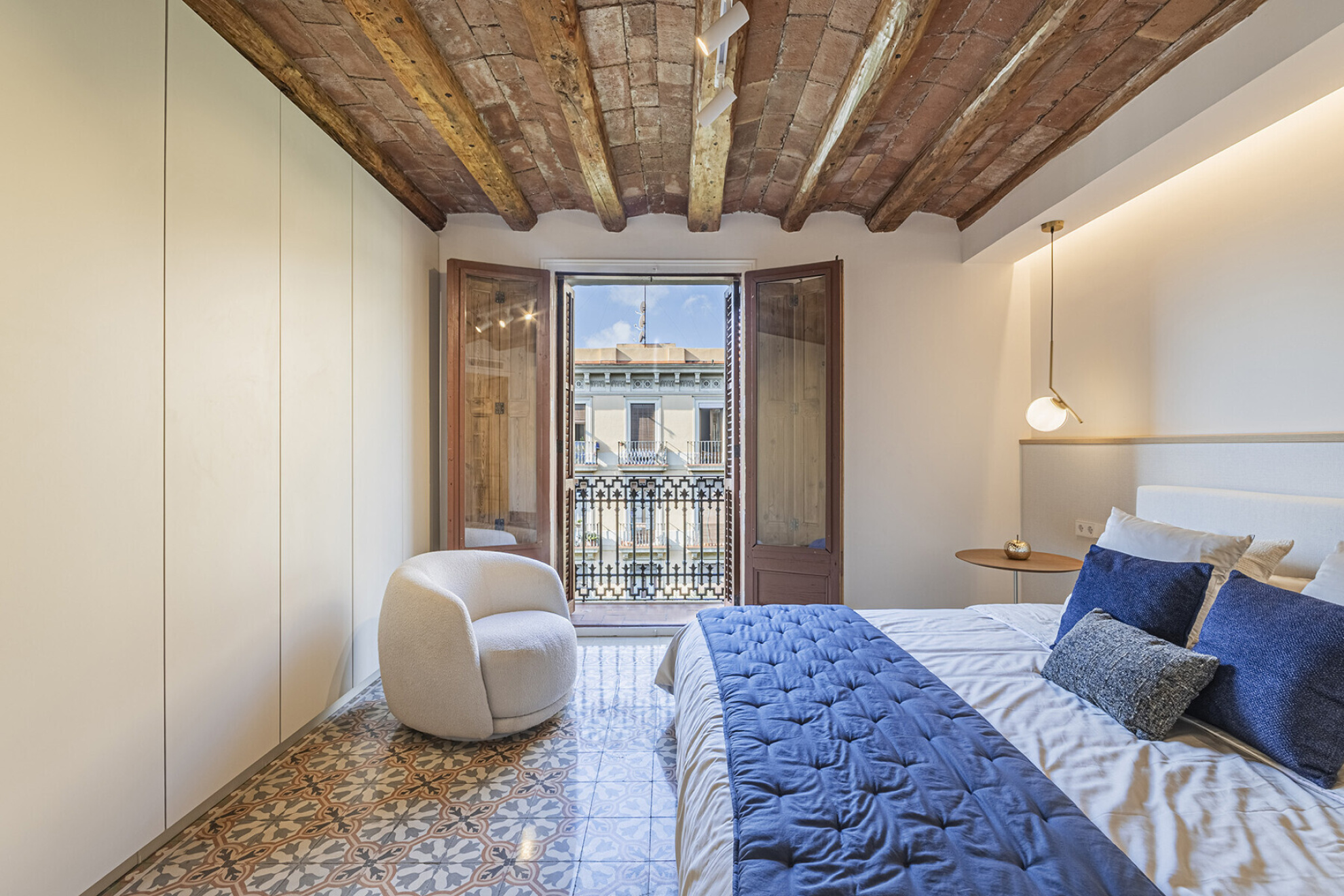  Exclusive brand new property in Girona pedestrian street in Quadrat d