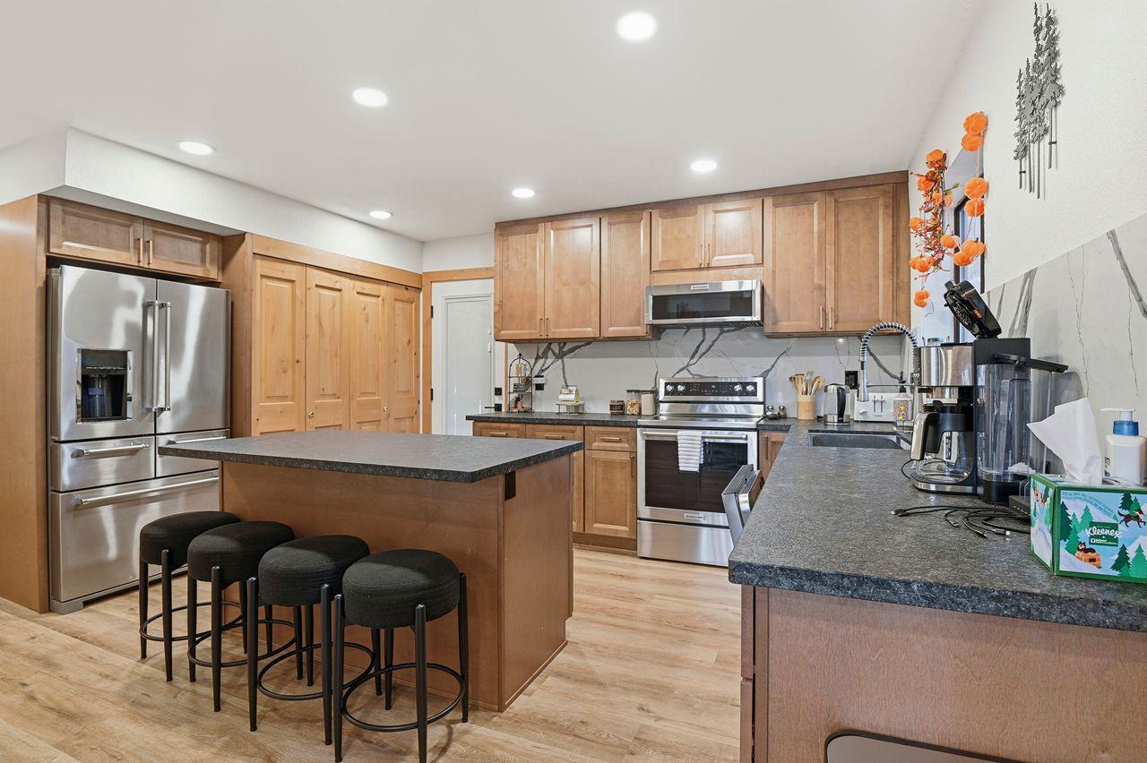 Soda Springs, California, 95728, United States, 3 Bedrooms Bedrooms, ,2 BathroomsBathrooms,Residential,For Sale,1998980