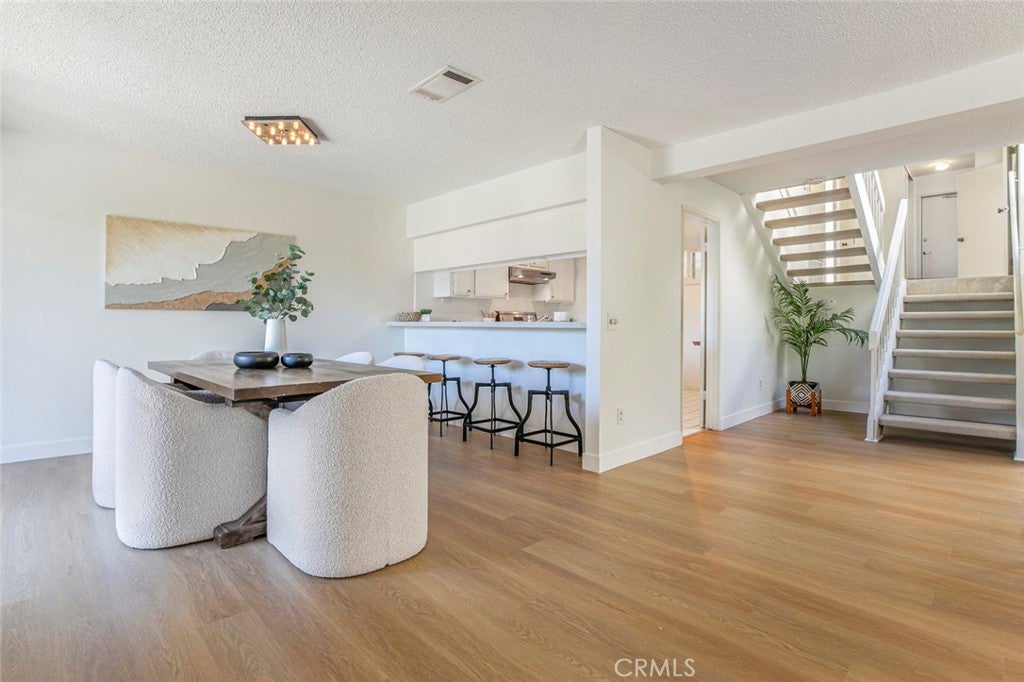 Glendale, California, 91206, United States, 2 Bedrooms Bedrooms, ,3 BathroomsBathrooms,Residential,For Sale,1941682