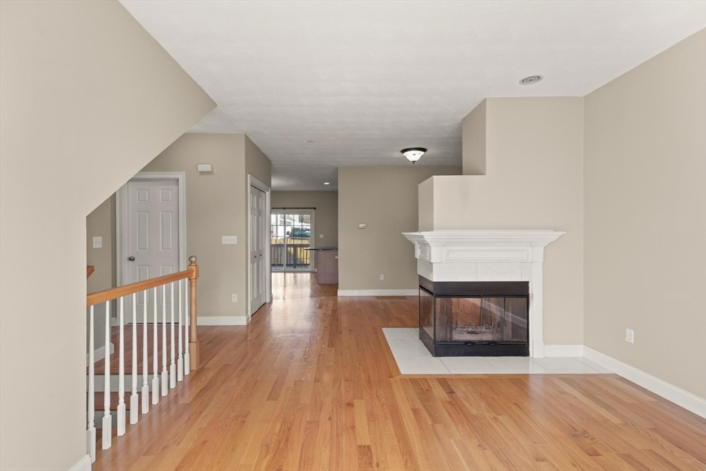 Saugus, Massachusetts, 01906, United States, 2 Bedrooms Bedrooms, ,3 BathroomsBathrooms,Residential,For Sale,2039895