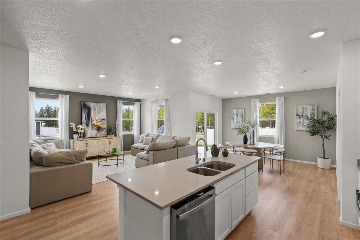 Deer Park, Washington, 99006, United States, 3 Bedrooms Bedrooms, ,2 BathroomsBathrooms,Residential,For Sale,1873845