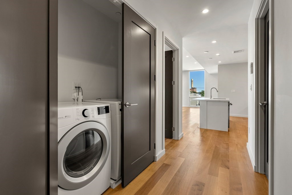 Boston, Massachusetts, 02127, United States, 2 Bedrooms Bedrooms, ,2 BathroomsBathrooms,Residential,For Sale,1916943