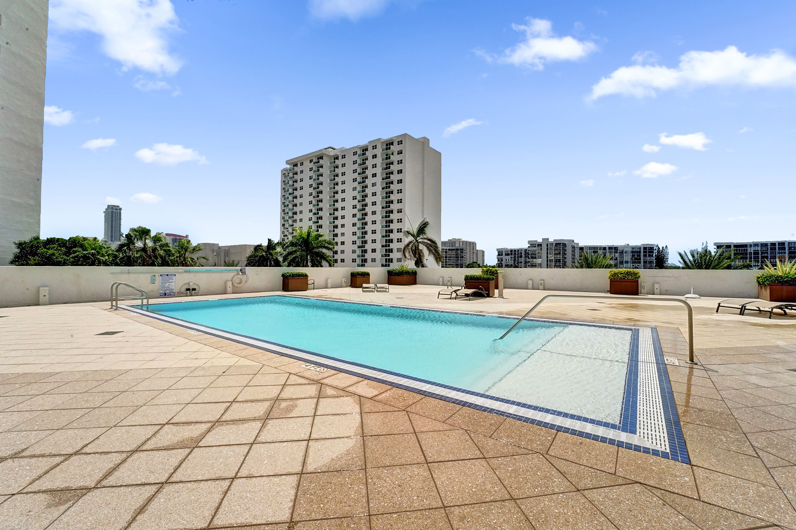  2751 S Ocean Drive, Hollywood, FL, 33019 - 物件實景