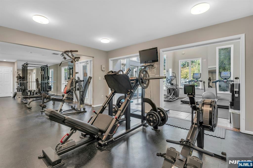 Palisades Park, New Jersey, 07650, United States, 2 Bedrooms Bedrooms, ,3 BathroomsBathrooms,Residential,For Sale,1960727