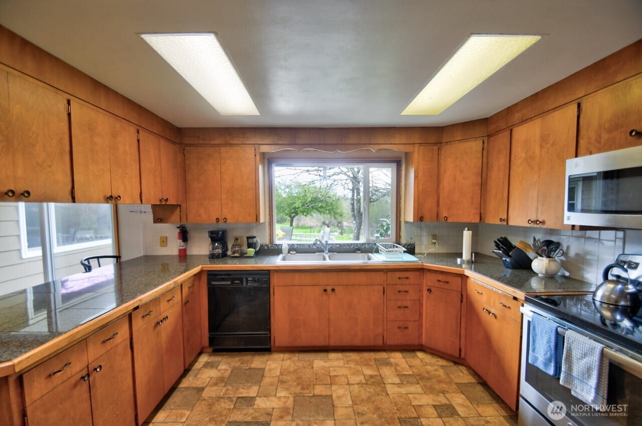 Olympia, Washington, 98512, United States, 4 Bedrooms Bedrooms, ,2 BathroomsBathrooms,Residential,For Sale,1796767