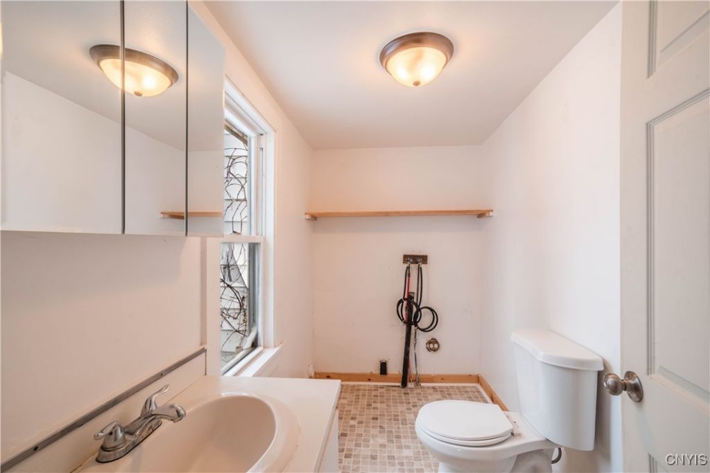 Pompey, New York, 13084, United States, 5 Bedrooms Bedrooms, ,2 BathroomsBathrooms,Residential,For Sale,1993406