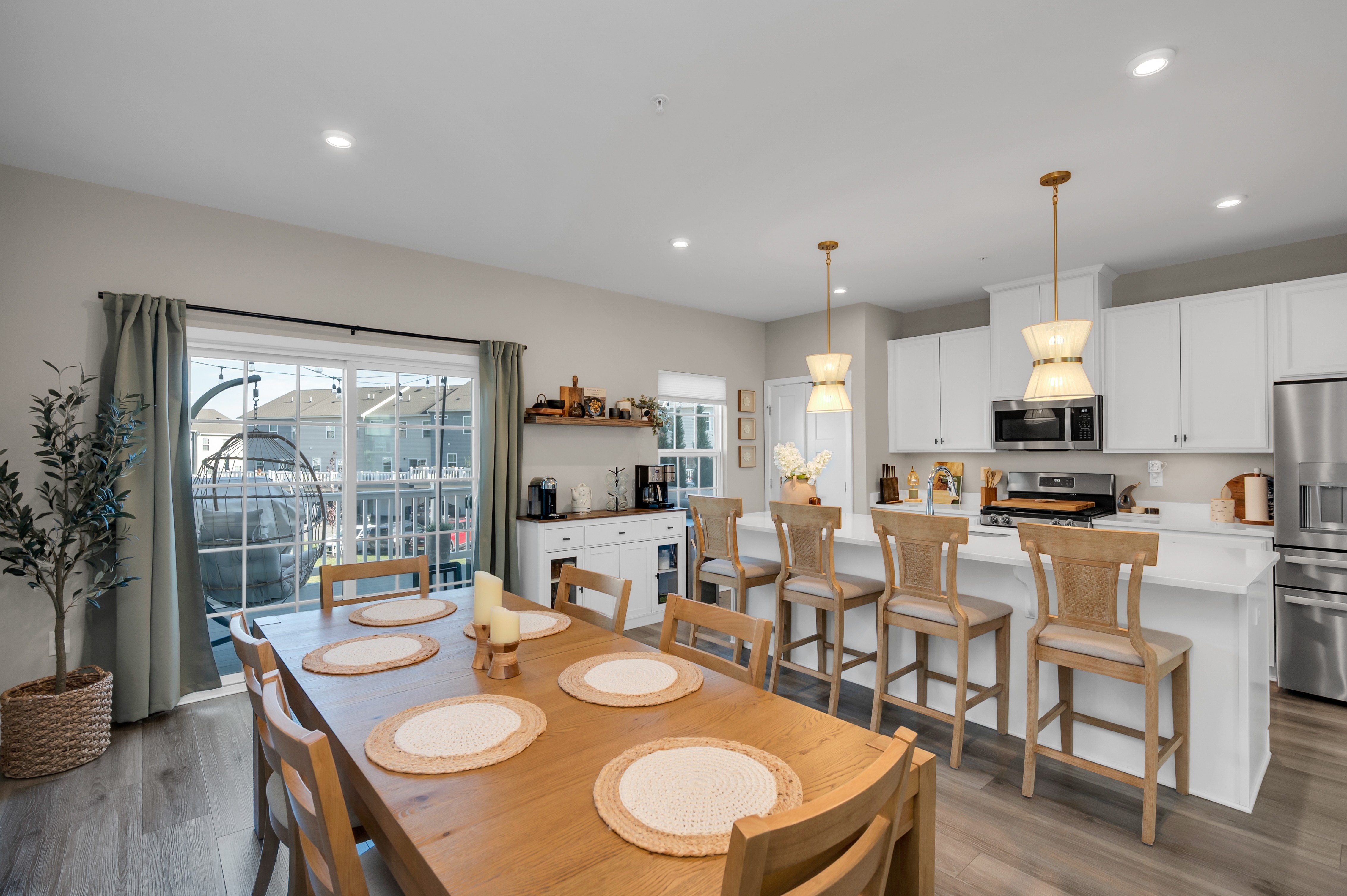  3-Bedroom, 2 full & 2 ½-Bath Townhome at Anchors @Glassworks - 物件實景