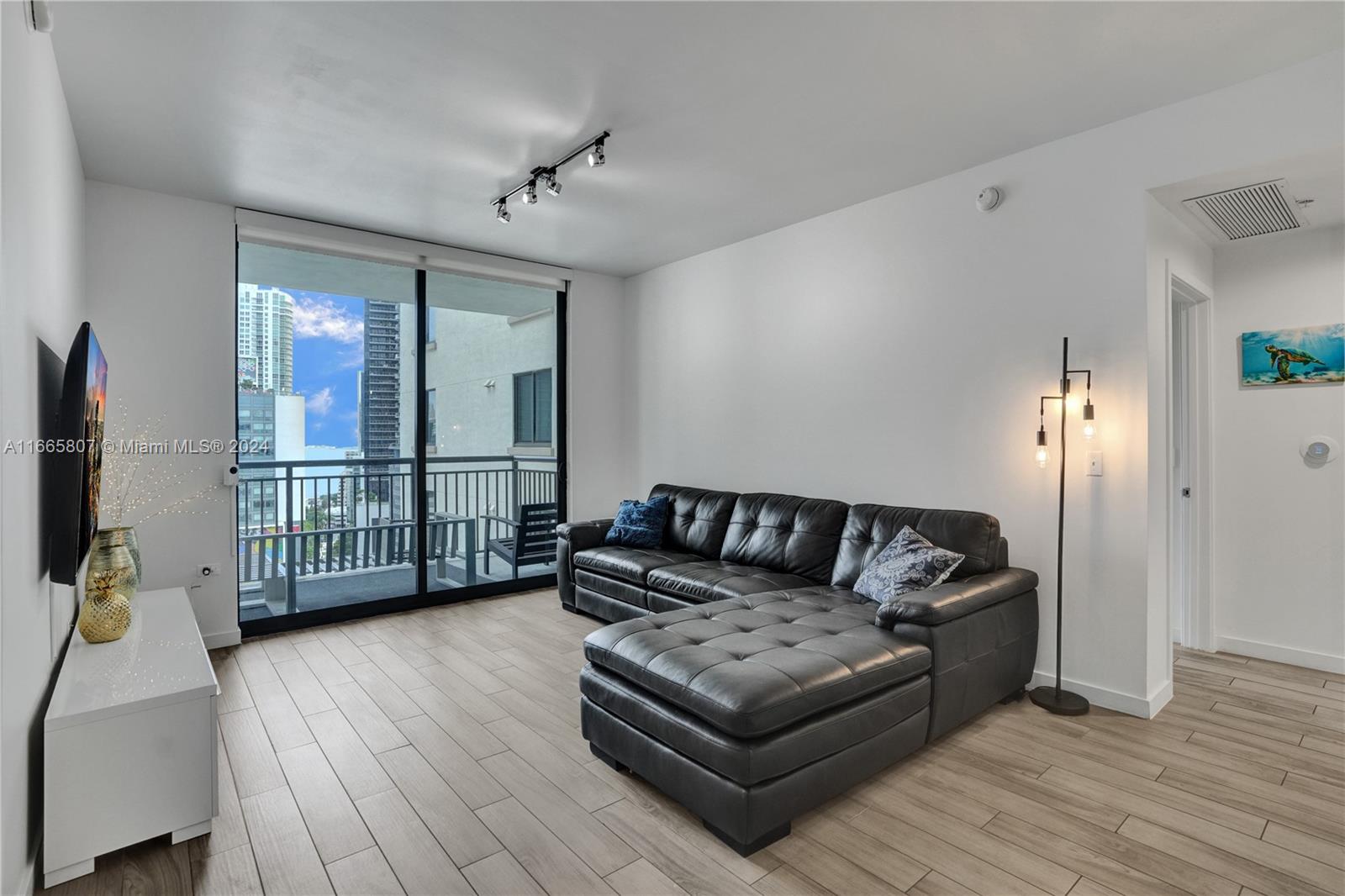 999 SW 1st Ave Unit 1807, Miami, Florida, 33130, United States, 2 Bedrooms Bedrooms, ,2 BathroomsBathrooms,Residential,For Sale,999 SW 1st Ave Unit 1807,1632303