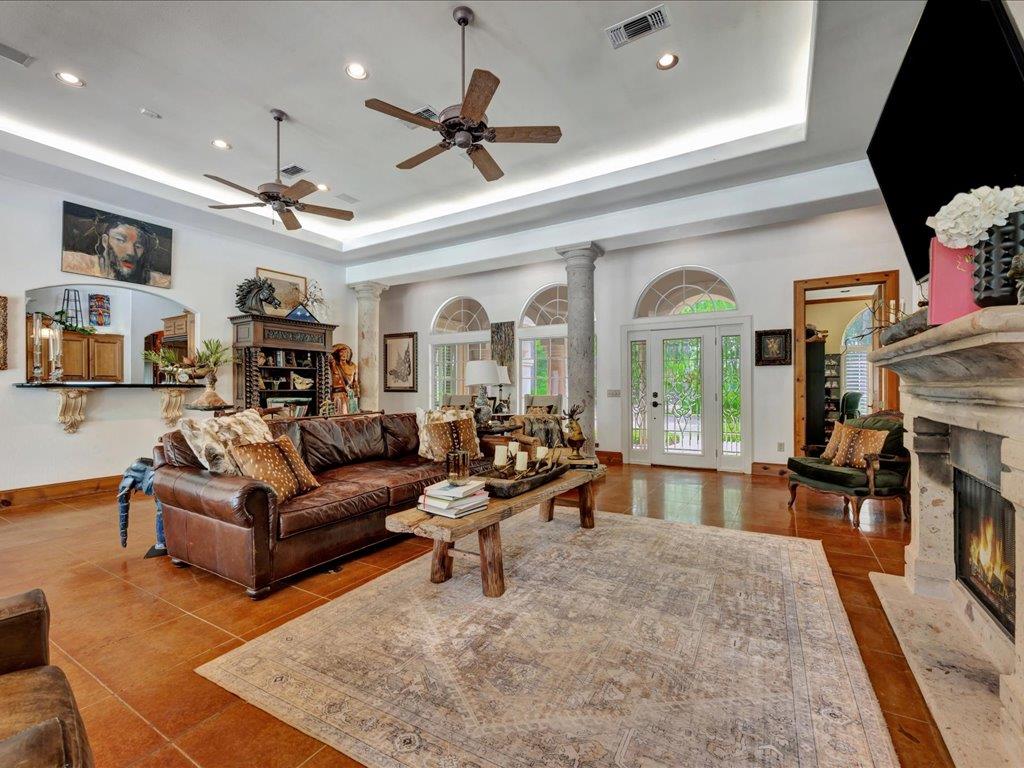 Lufkin, Texas, 75901, United States, 4 Bedrooms Bedrooms, ,5 BathroomsBathrooms,Residential,For Sale,1979665