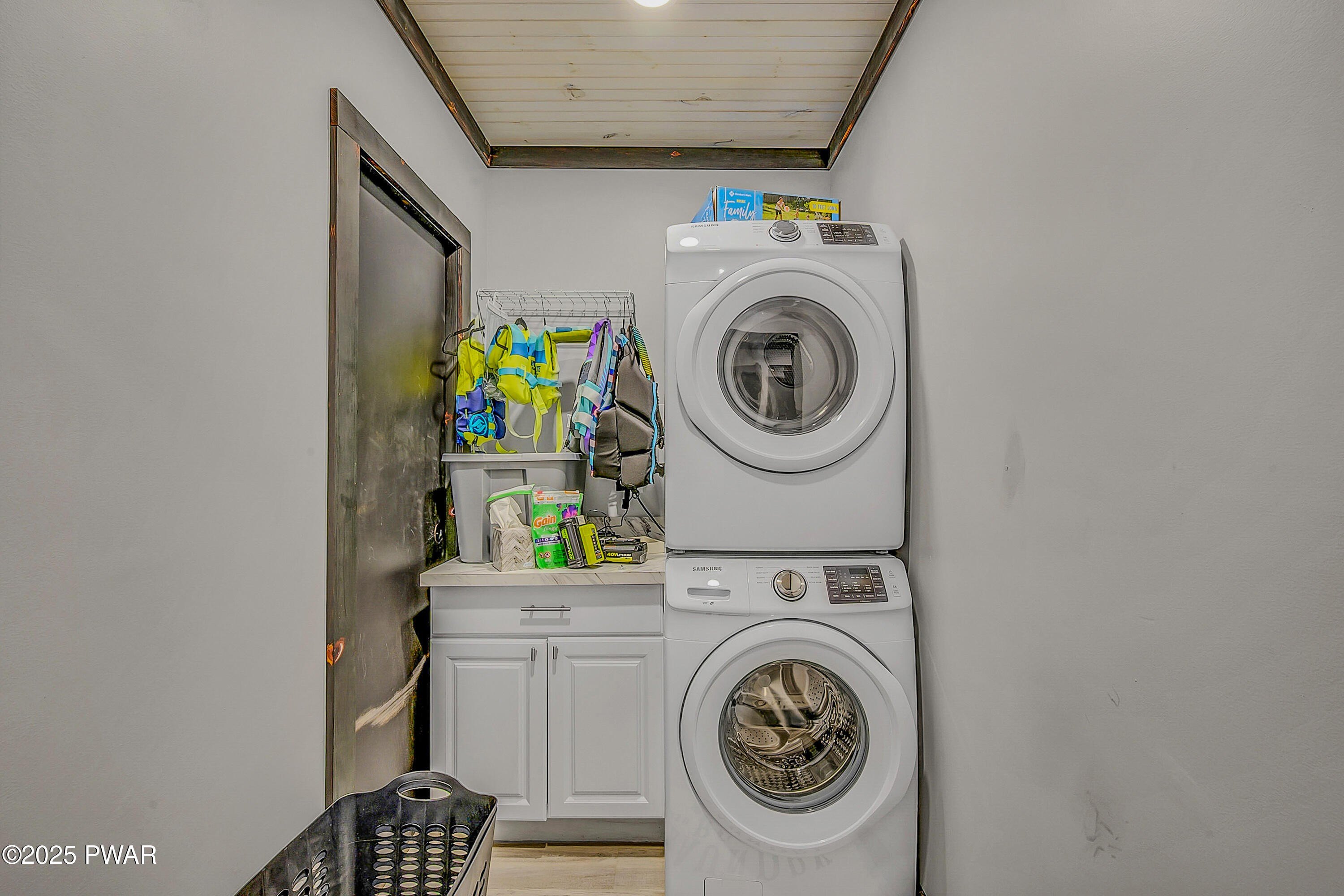 Lake Ariel, Pennsylvania, 18436, United States, 4 Bedrooms Bedrooms, ,4 BathroomsBathrooms,Residential,For Sale,1998731