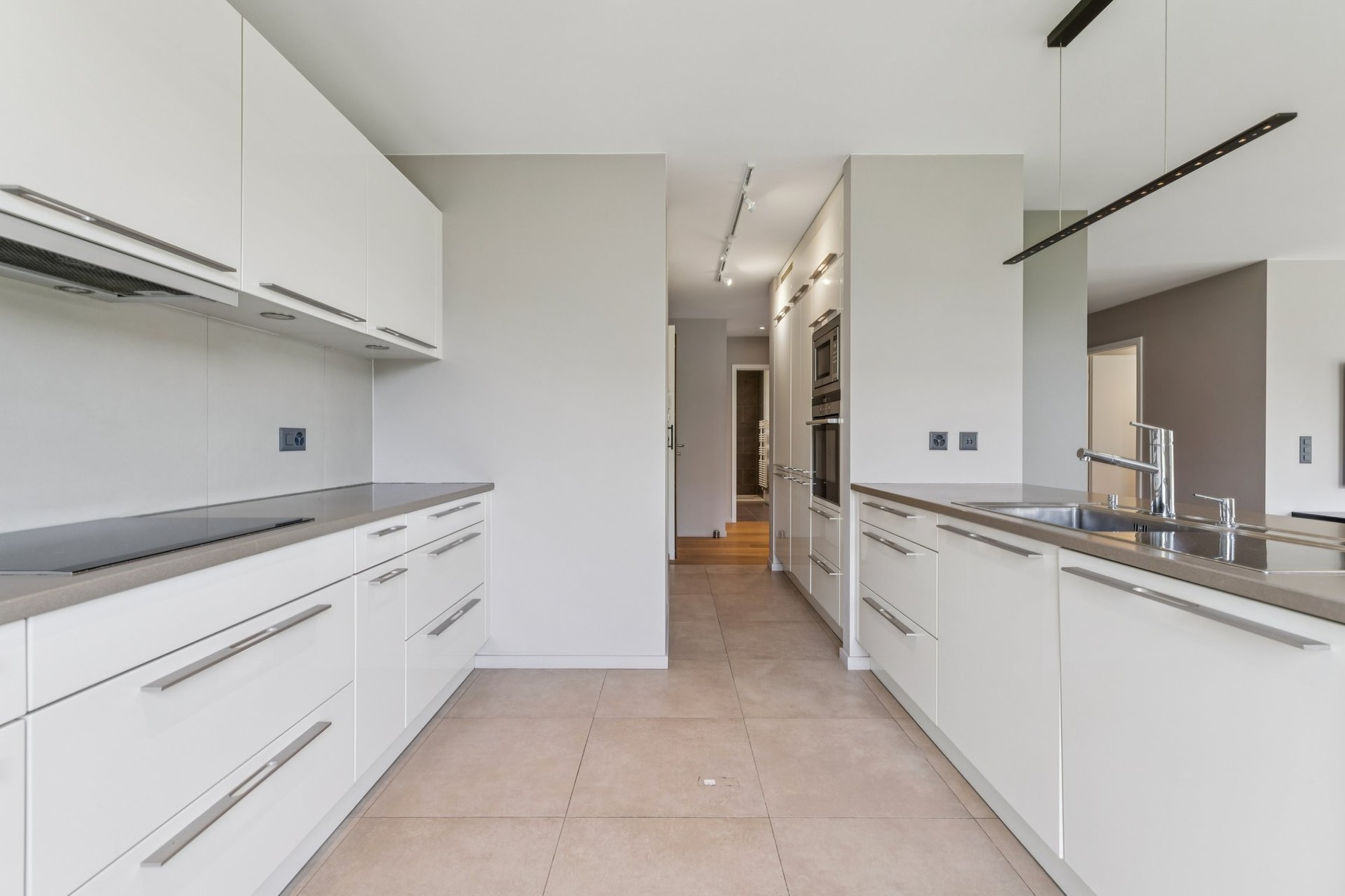  STUNNING 4.5-ROOM APARTMENT WITH A SOUTHWEST-FACING TERRACE ON THE OUTSKIRTS OF - 物件實景