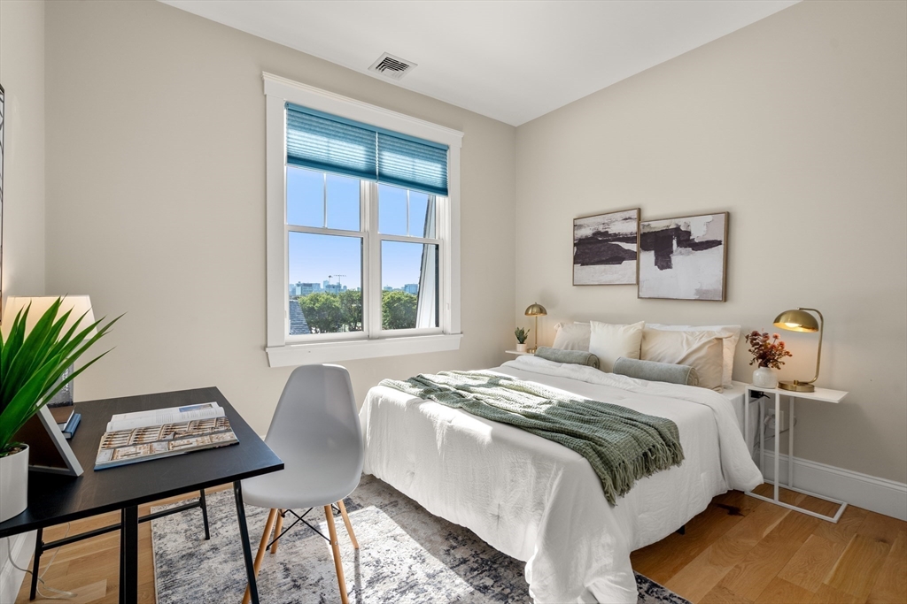 Somerville, Massachusetts, 02143, United States, 2 Bedrooms Bedrooms, ,2 BathroomsBathrooms,Residential,For Sale,1934181