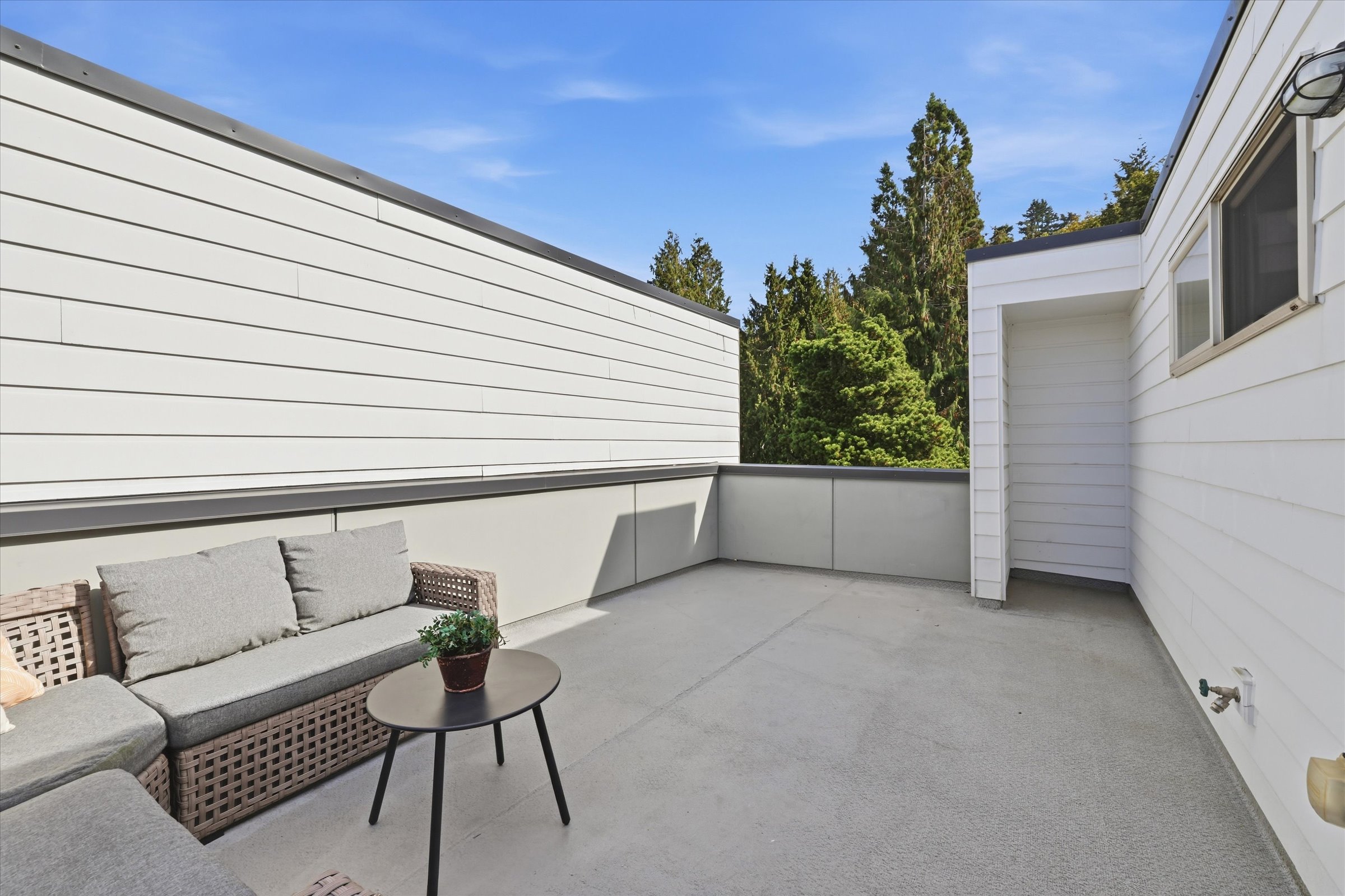  2421 Wickstrom Place SW, Seattle, WA 98116 - 物件實景