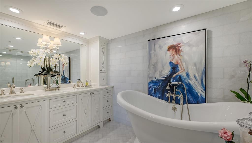 Longboat Key, Florida, 34228, United States, 3 Bedrooms Bedrooms, ,4 BathroomsBathrooms,Residential,For Sale,1777241