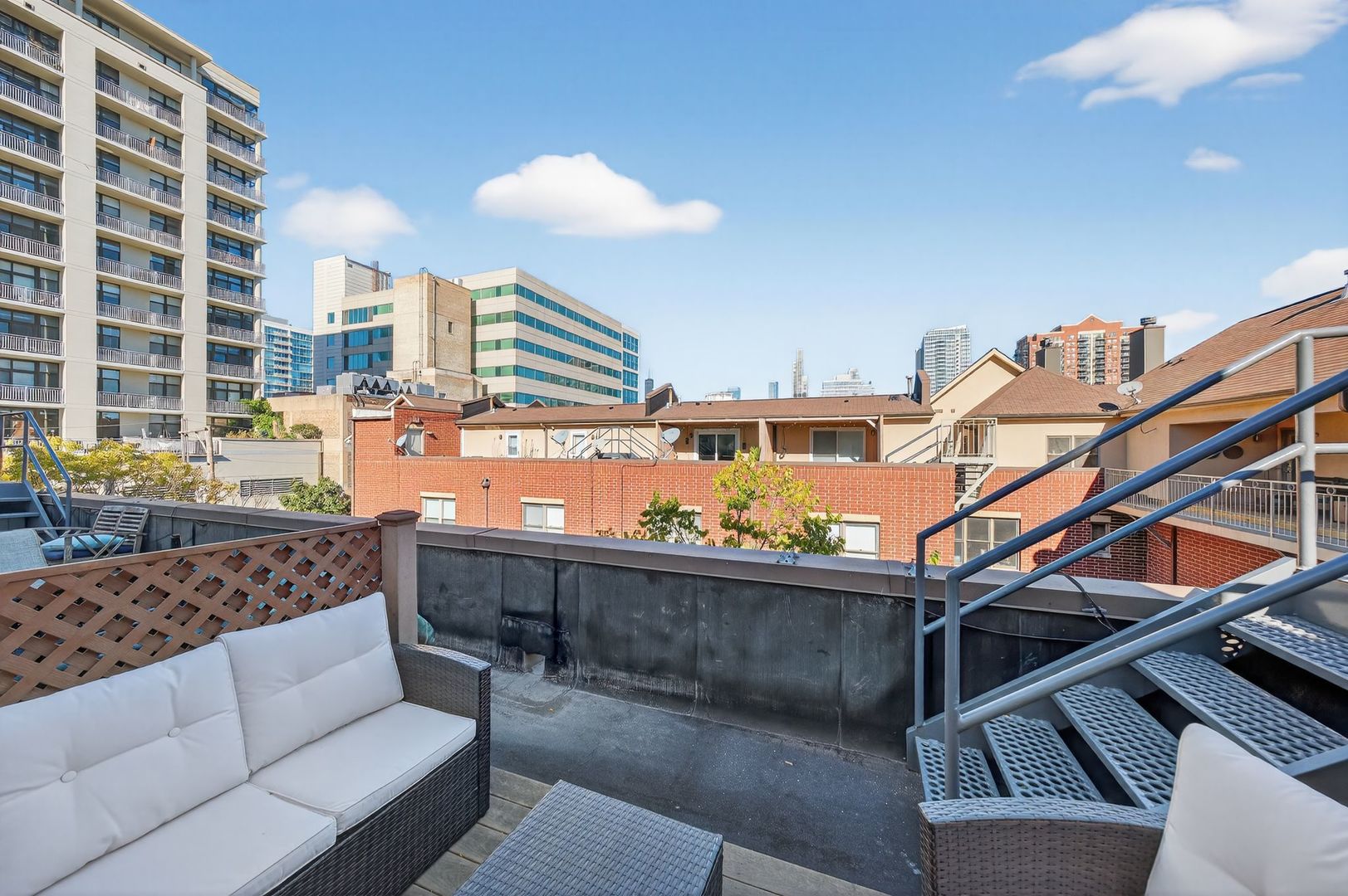 Chicago, Illinois, 60616, United States, 3 Bedrooms Bedrooms, ,3 BathroomsBathrooms,Residential,For Sale,1986457