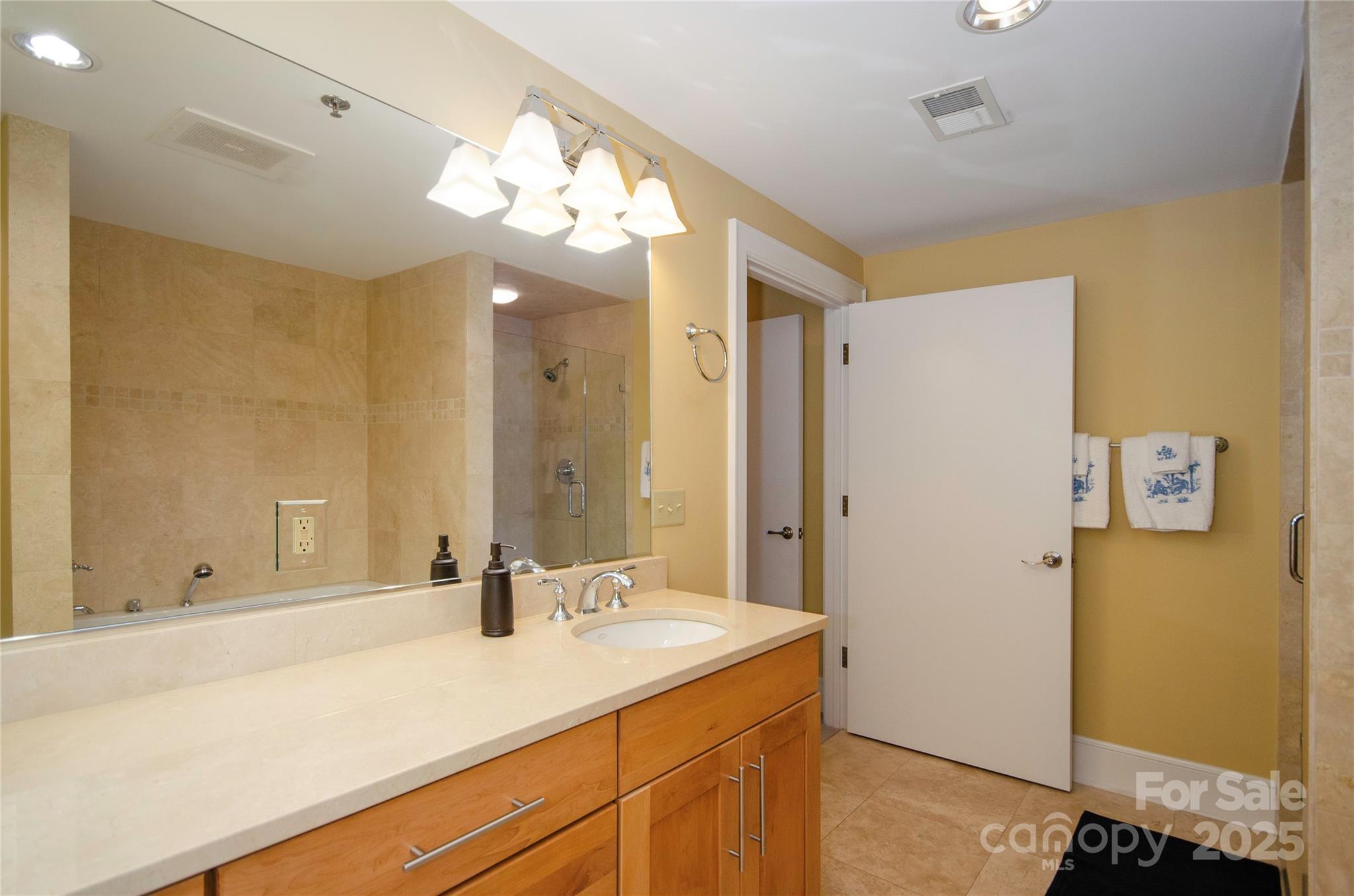 Asheville, North Carolina, 28801, United States, 2 Bedrooms Bedrooms, ,2 BathroomsBathrooms,Residential,For Sale,1827060