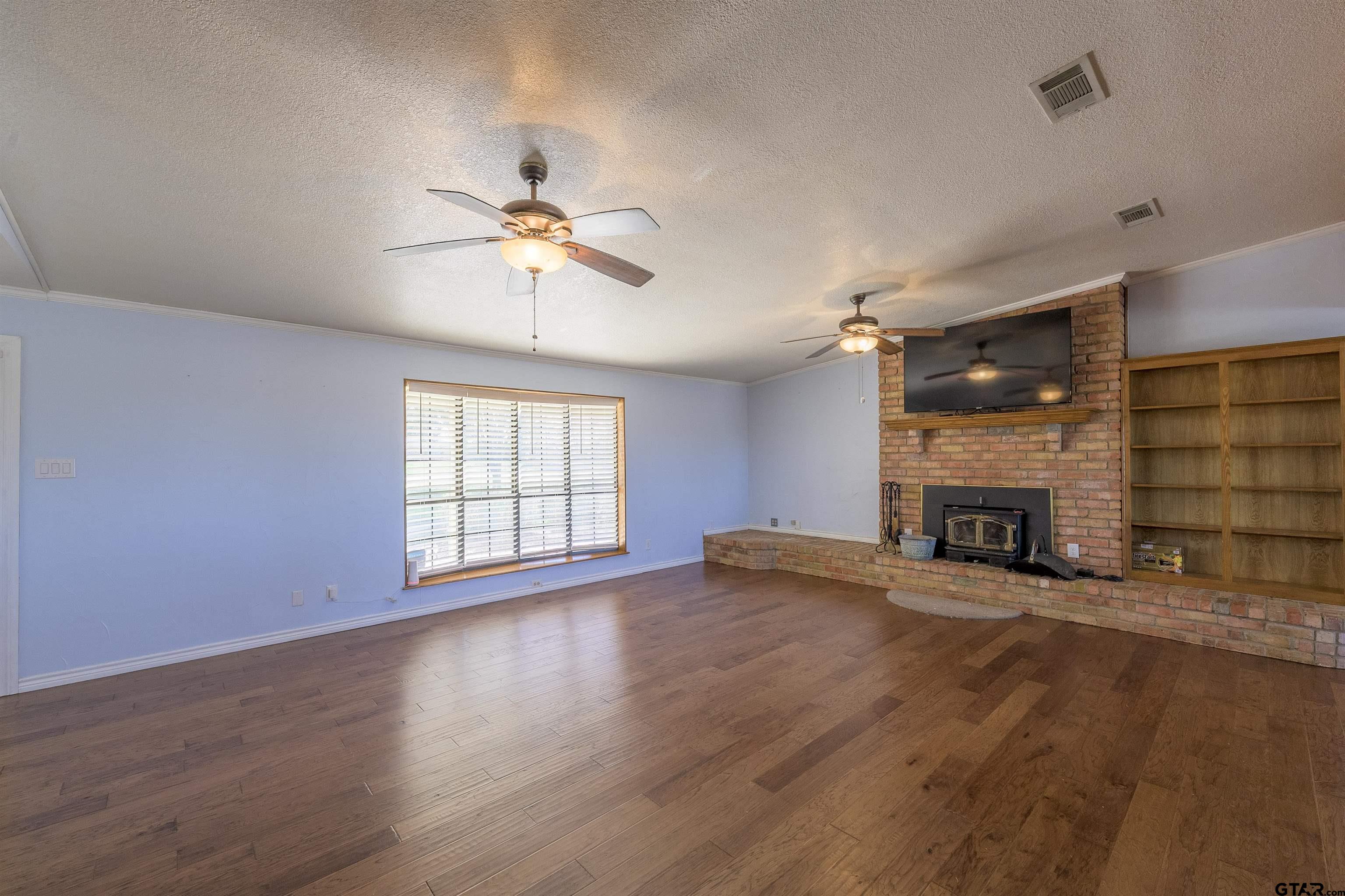 Mineola, Texas, 75773, United States, 3 Bedrooms Bedrooms, ,2 BathroomsBathrooms,Residential,For Sale,1754038