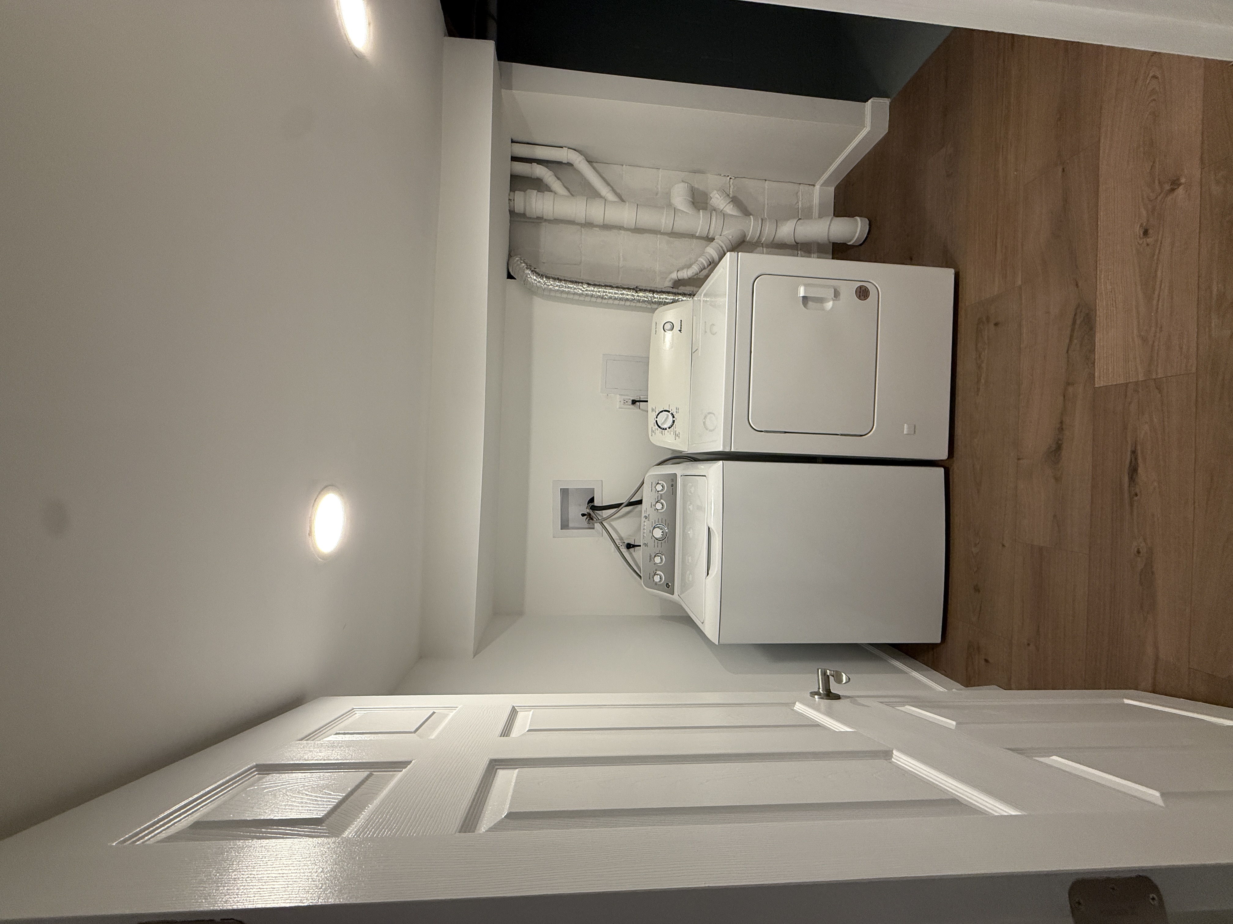 West Islip, New York, 11795, United States, 2 Bedrooms Bedrooms, ,Residential,For Sale,2007437