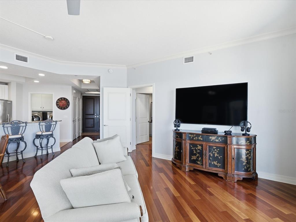 Tampa, Florida, 33602, United States, 2 Bedrooms Bedrooms, ,3 BathroomsBathrooms,Residential,For Sale,2003019