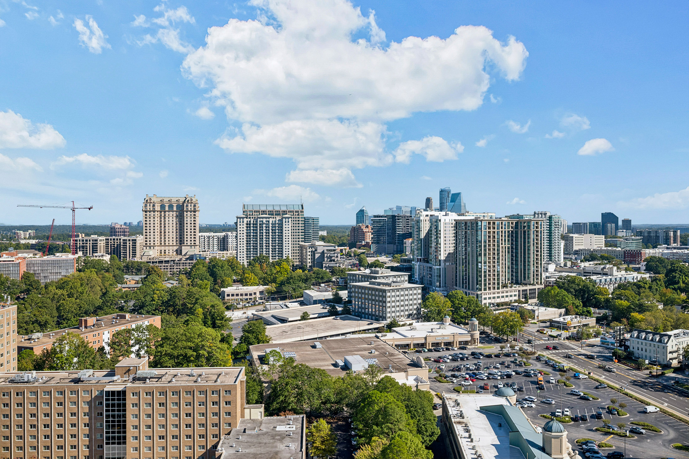  Exceptional Space, Skyline Views, and an Unbeatable Buckhead Location - 物件實景
