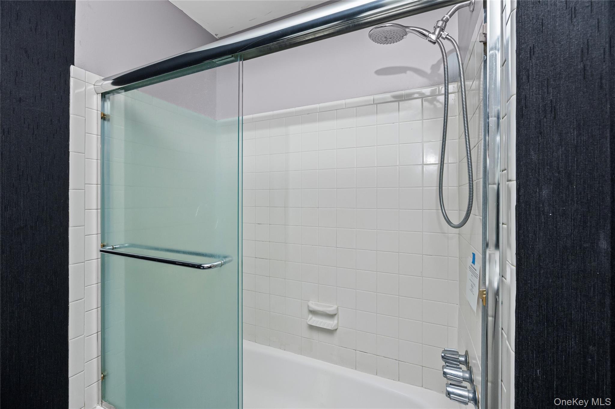 Huntington Station, New York, 11746, United States, 2 Bedrooms Bedrooms, ,2 BathroomsBathrooms,Residential,For Sale,1981328