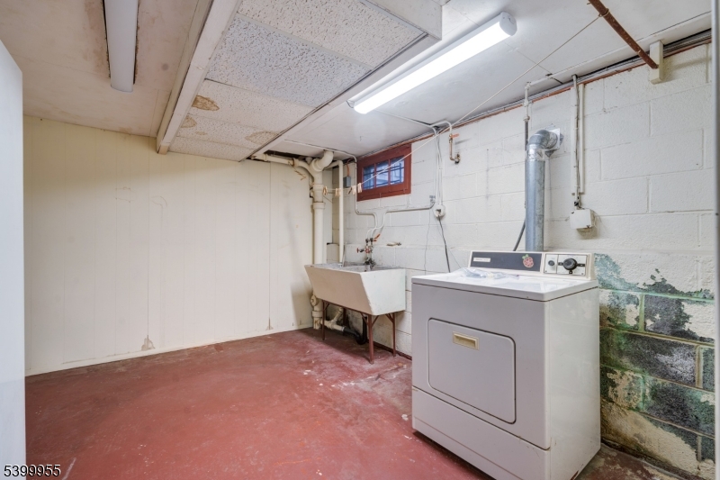 Clark Twp., New Jersey, 07066, United States, 4 Bedrooms Bedrooms, ,2 BathroomsBathrooms,Residential,For Sale,2003135