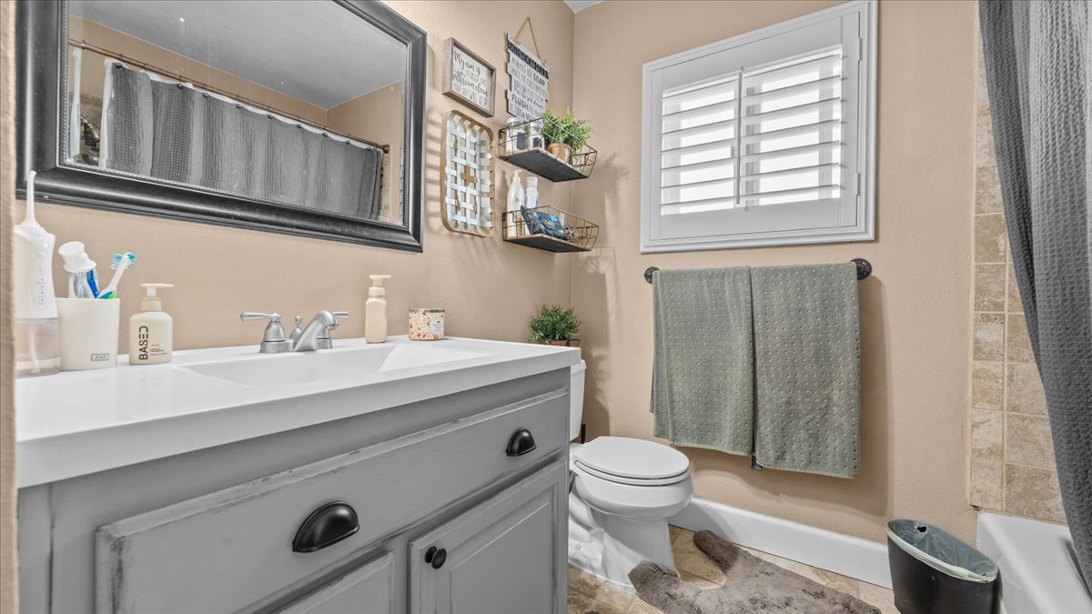 Ontario, California, 91762, United States, 3 Bedrooms Bedrooms, ,2 BathroomsBathrooms,Residential,For Sale,2012537