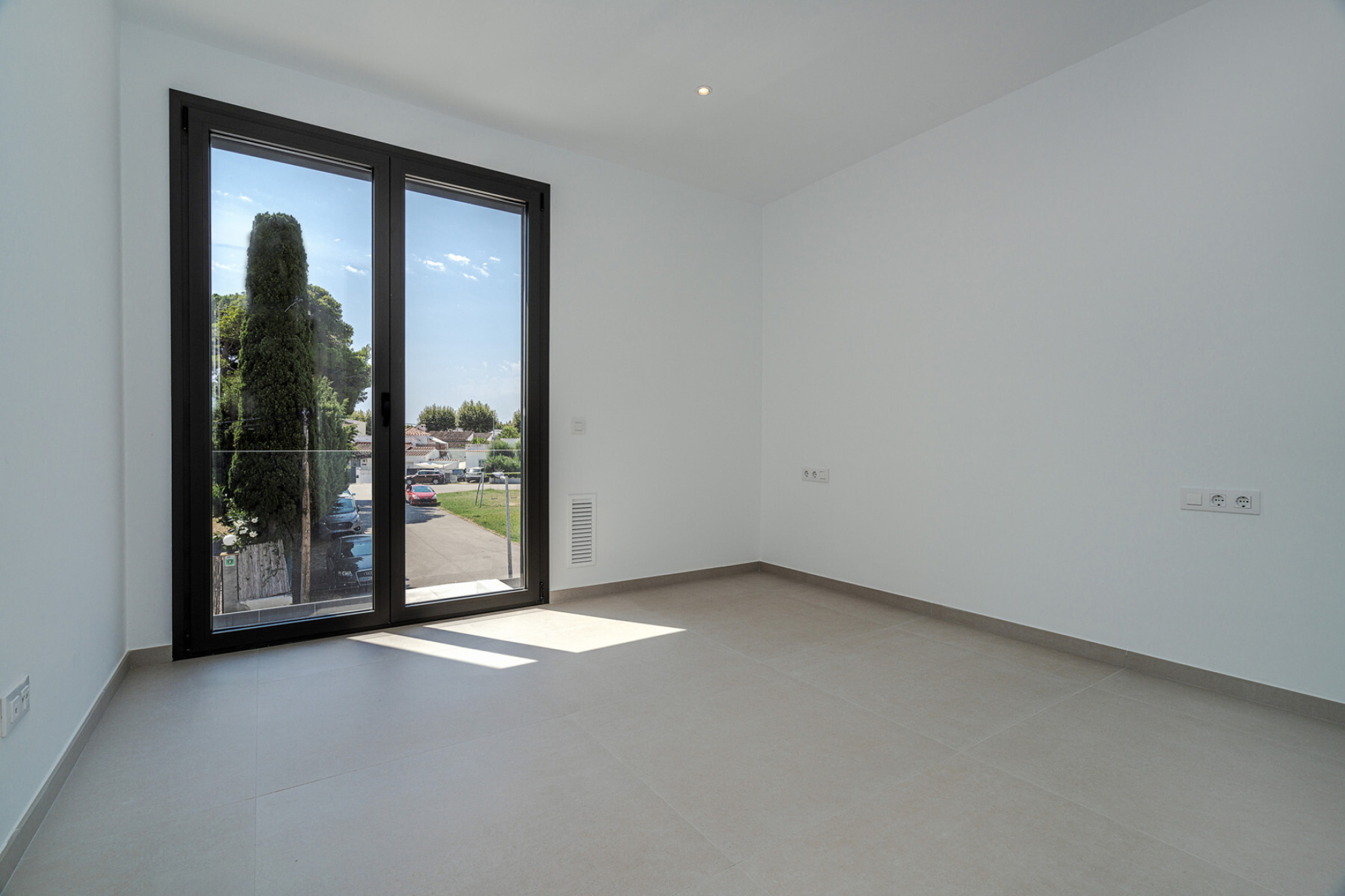  Newly built house in a privileged residential area near the beach. - 物件實景