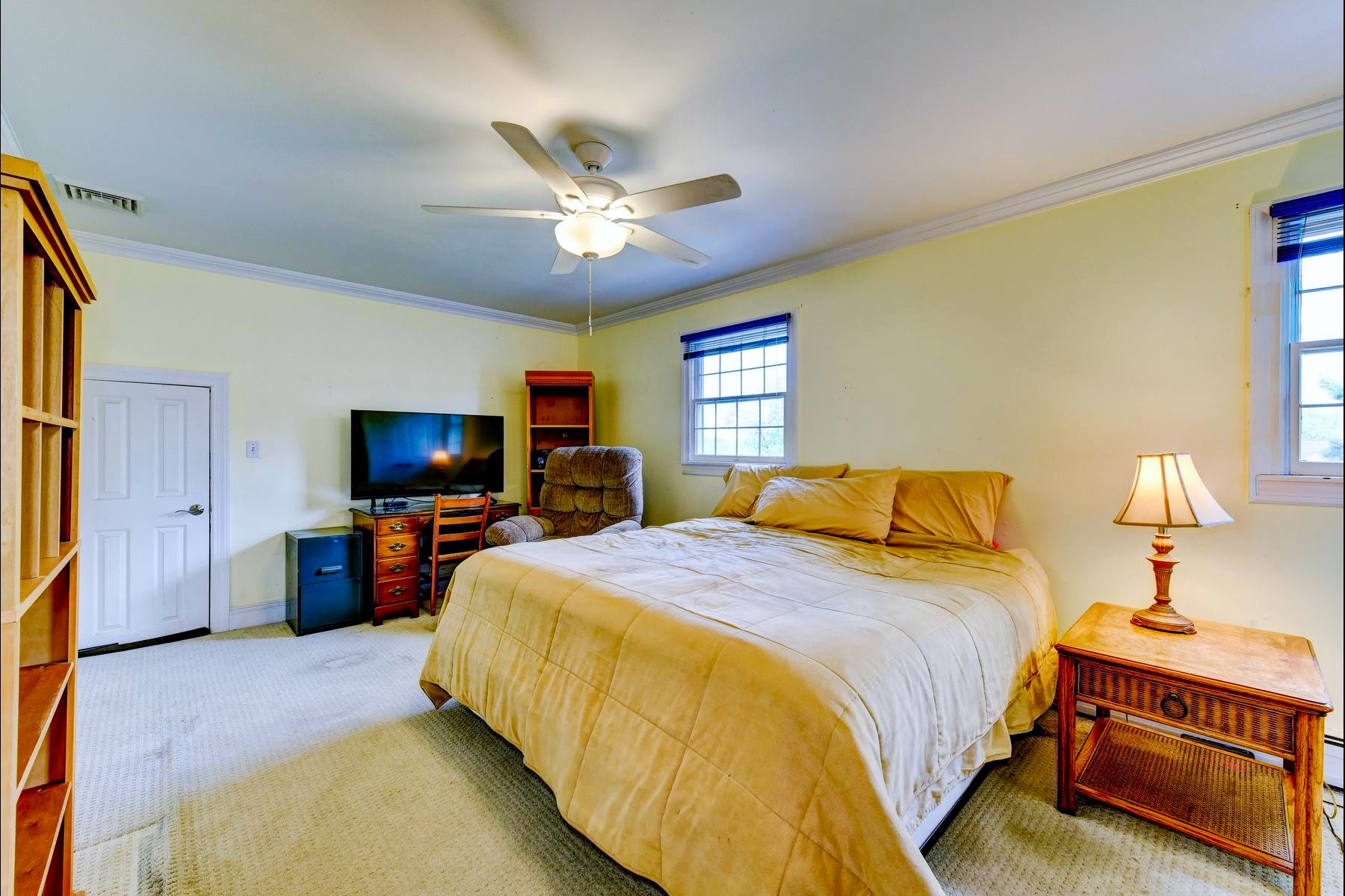  ?Glenwood? Neighborhood Colonial Offers Privacy and Flexibility - 物件實景