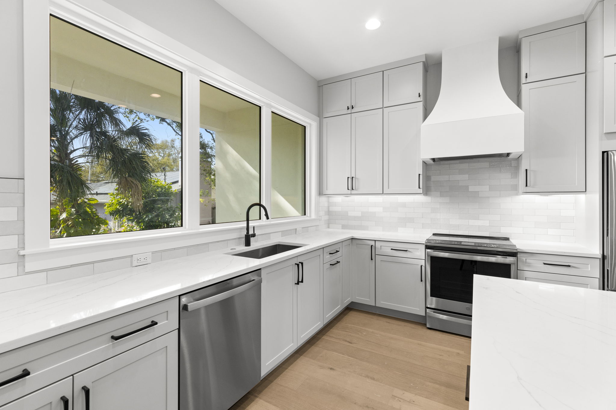 Tampa, Florida, 33609, United States, 3 Bedrooms Bedrooms, ,4 BathroomsBathrooms,Residential,For Sale,1900707