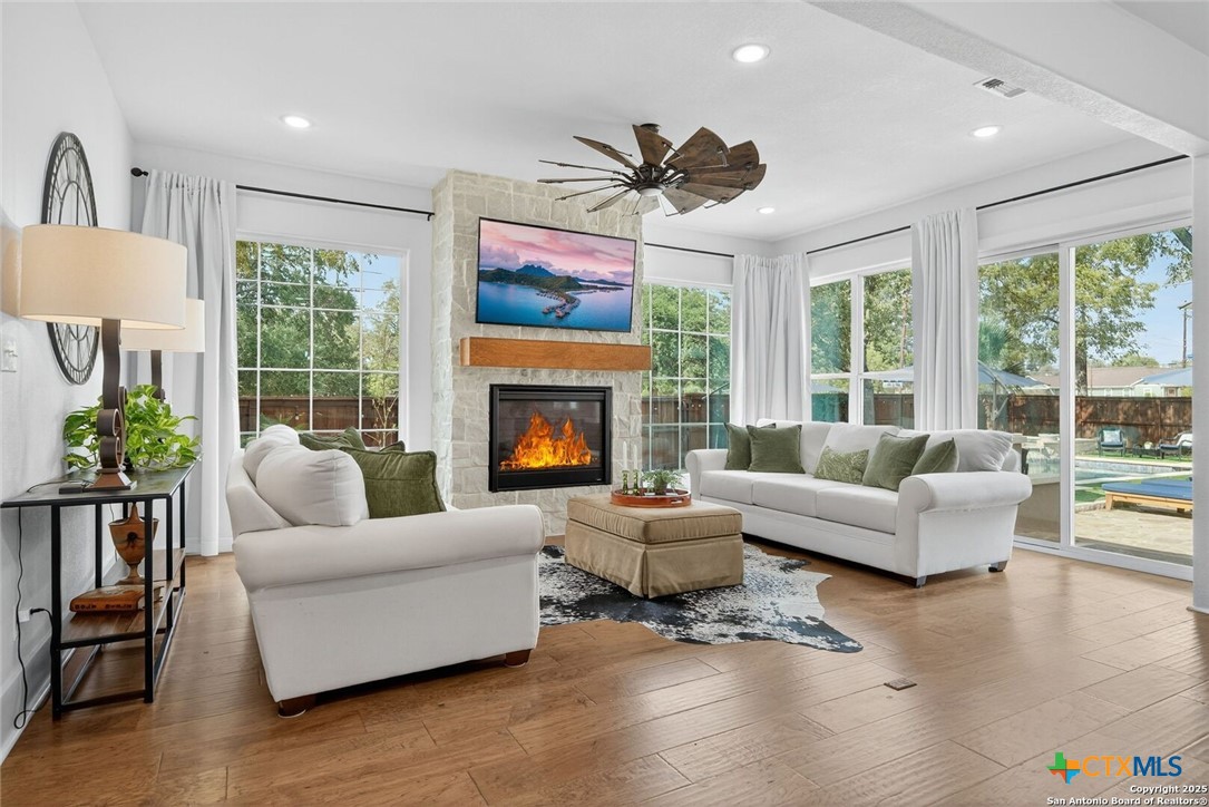 San Antonio, Texas, 78204, United States, 4 Bedrooms Bedrooms, ,4 BathroomsBathrooms,Residential,For Sale,1989633