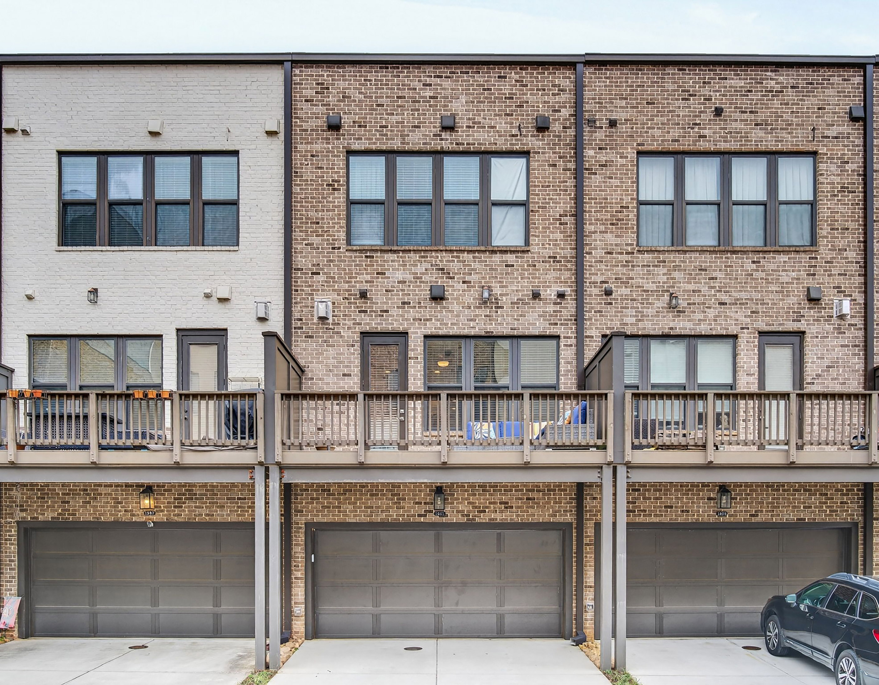  Stunning Three Bedroom Townhome in Convenient Boutique Community - 物件實景