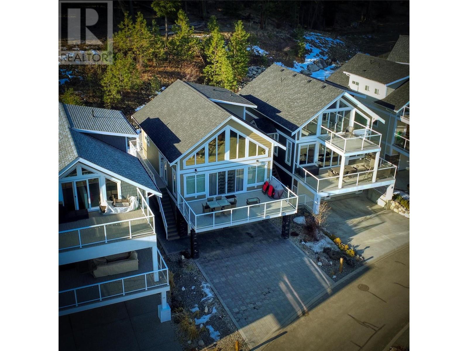 KELOWNA, British Columbia, V1Z 3R8, CA, 3 Bedrooms Bedrooms, ,3 BathroomsBathrooms,Residential,For Sale,1951197