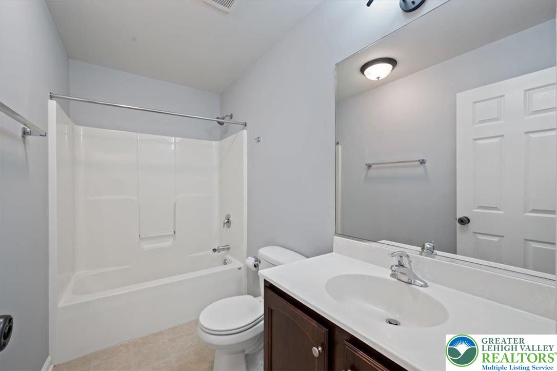 Palmer Twp, Pennsylvania, 18045, United States, 4 Bedrooms Bedrooms, ,3 BathroomsBathrooms,Residential,For Sale,2000563