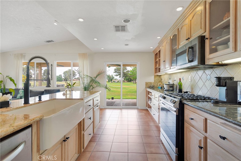 Victorville, California, 92395, United States, 4 Bedrooms Bedrooms, ,2 BathroomsBathrooms,Residential,For Sale,1927294