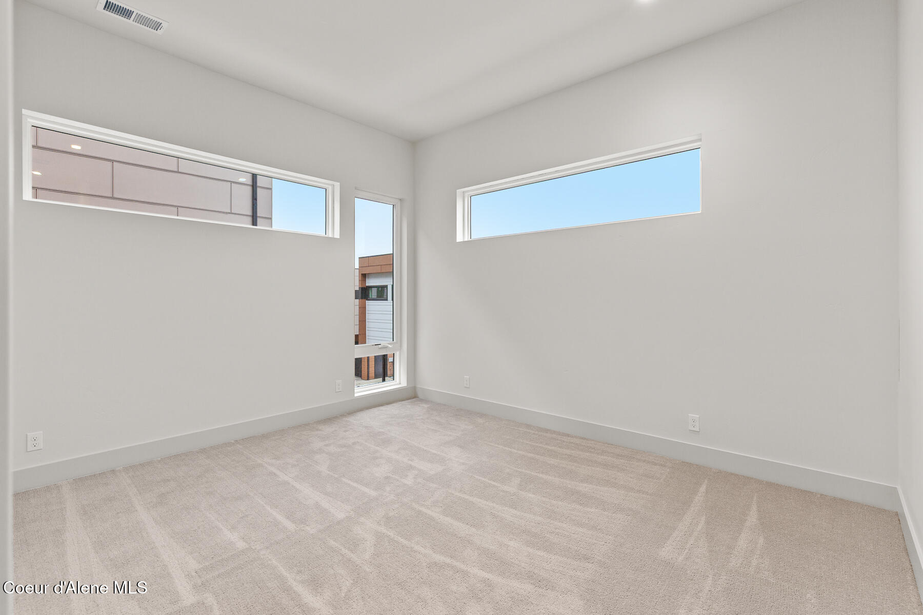 Coeur d'Alene, Idaho, 83814, United States, 3 Bedrooms Bedrooms, ,4 BathroomsBathrooms,Residential,For Sale,2002560