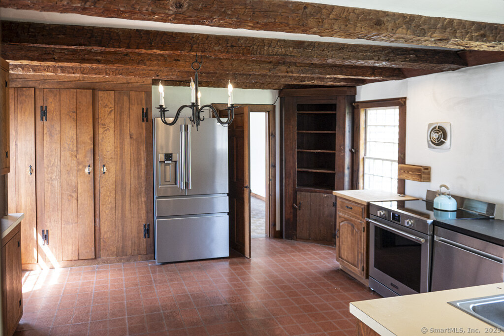 Clinton, Connecticut, 06413, United States, 4 Bedrooms Bedrooms, ,2 BathroomsBathrooms,Residential,For Sale,1998162