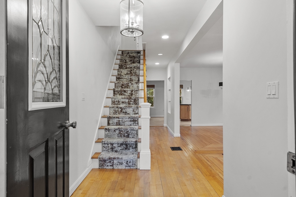 Beverly, Massachusetts, 01915, United States, 4 Bedrooms Bedrooms, ,3 BathroomsBathrooms,Residential,For Sale,1987739