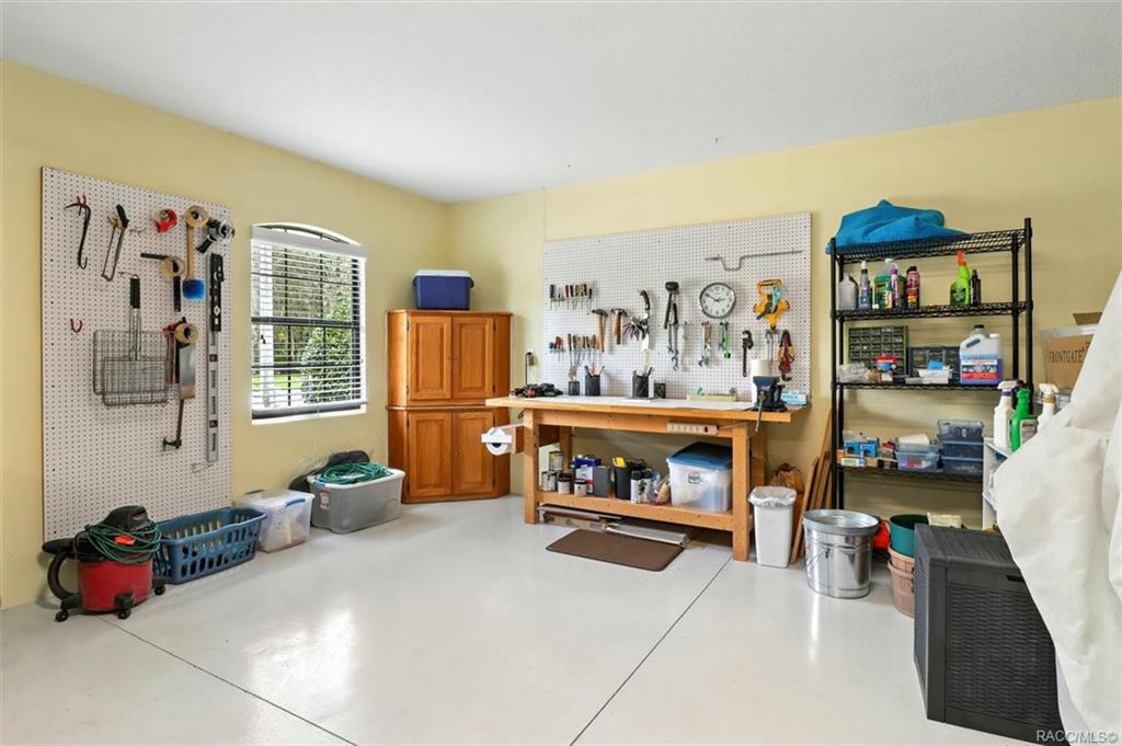 Homosassa, Florida, 34446, United States, 4 Bedrooms Bedrooms, ,4 BathroomsBathrooms,Residential,For Sale,1934205