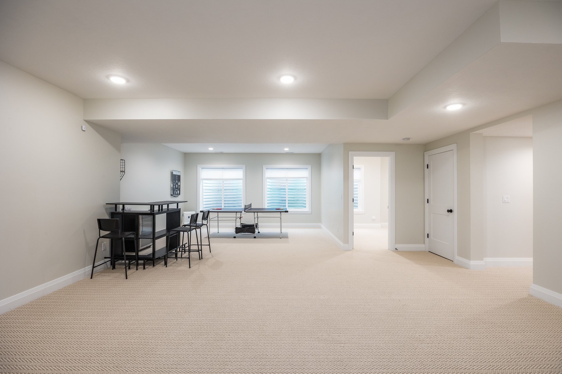 Impeccably Maintained Home with Mountain Views & Four-Car Garage - 物件實景