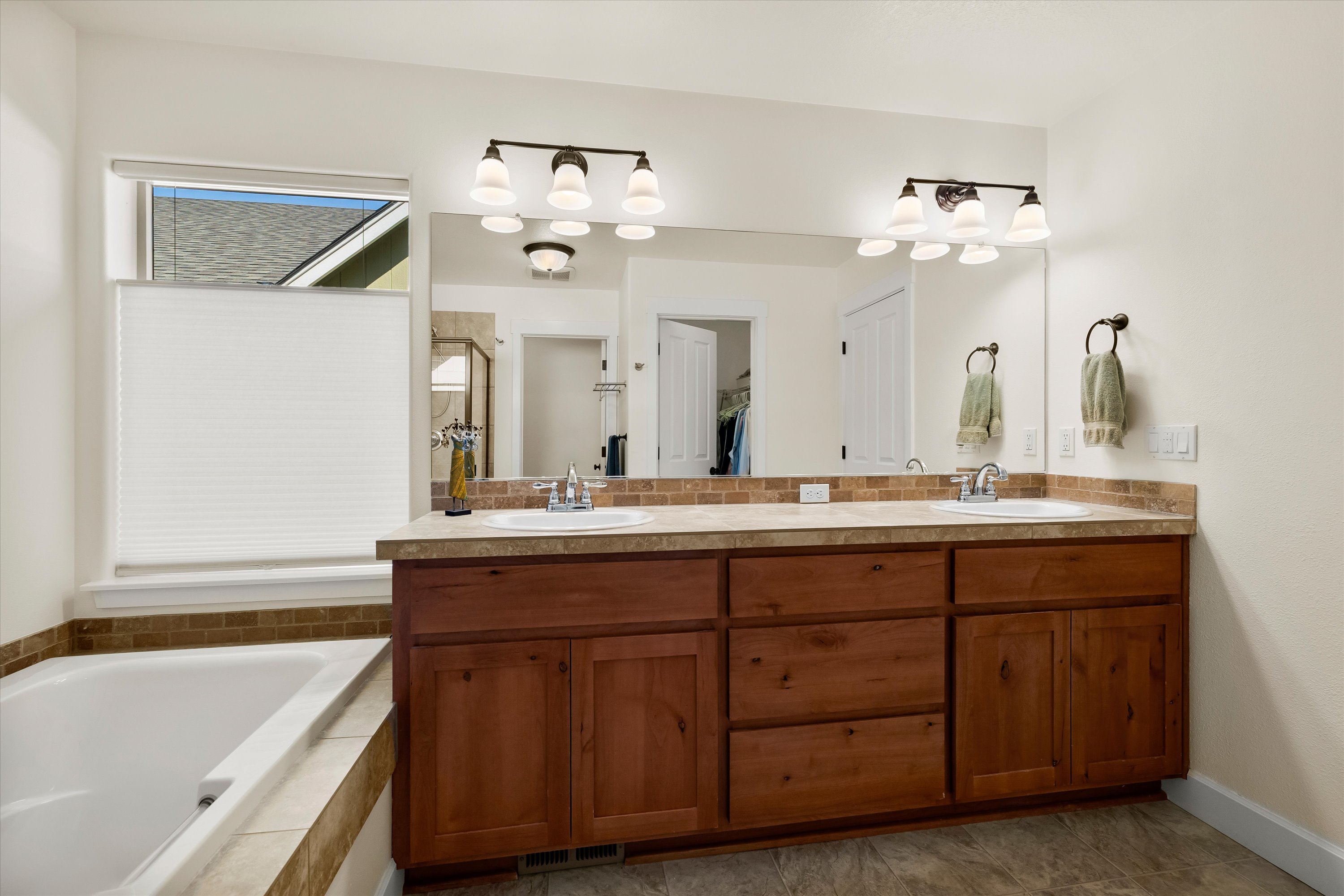 Bend, Oregon, 97702, United States, 3 Bedrooms Bedrooms, ,2 BathroomsBathrooms,Residential,For Sale,1941729