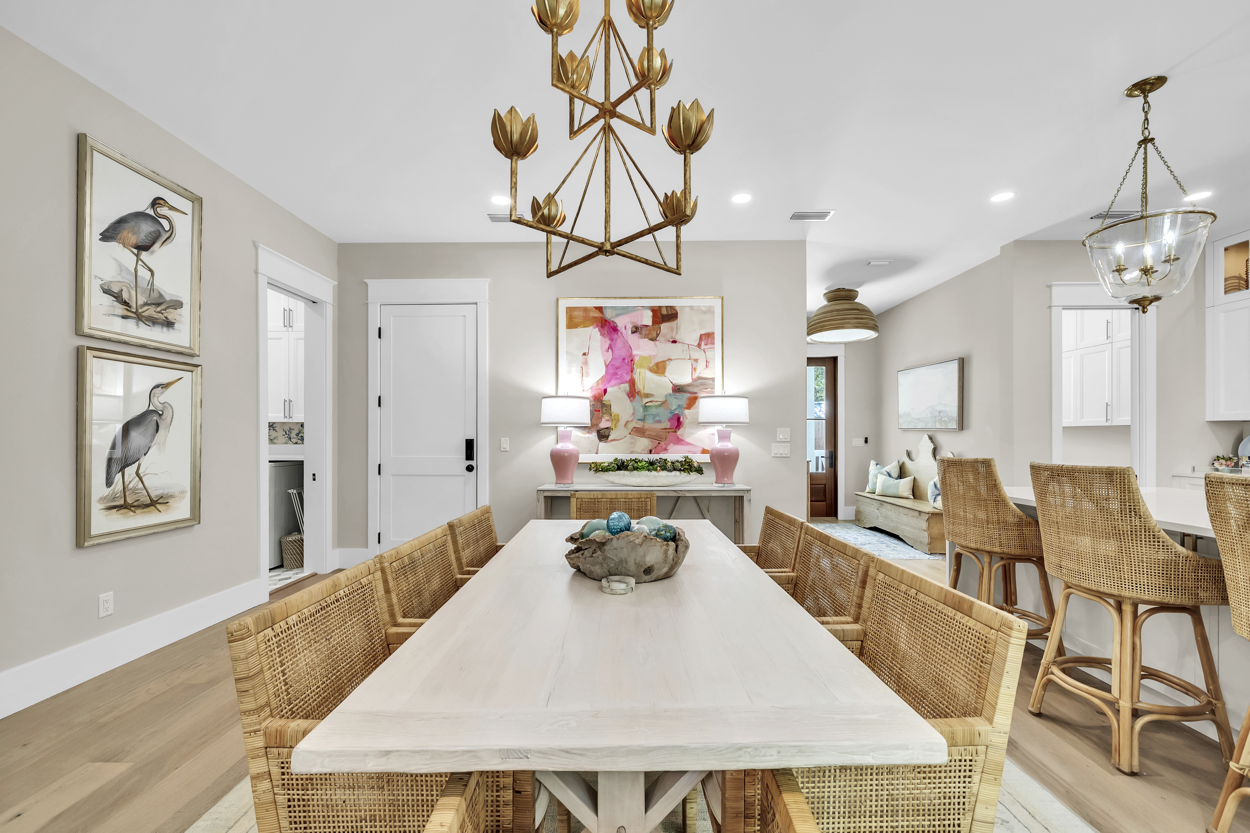 Custom Coastal Home With Private Pool And Expansive Outdoor Living - 物件實景