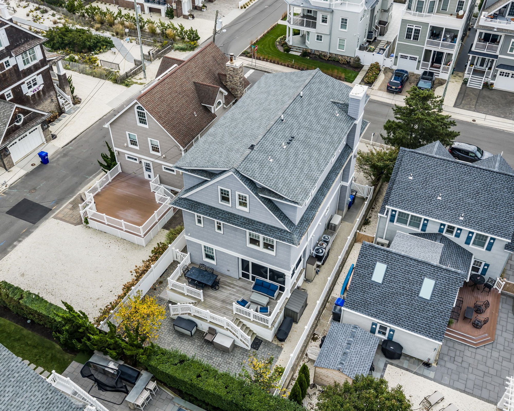  Wonderful Custom Built Ocean Block Home - 物件實景