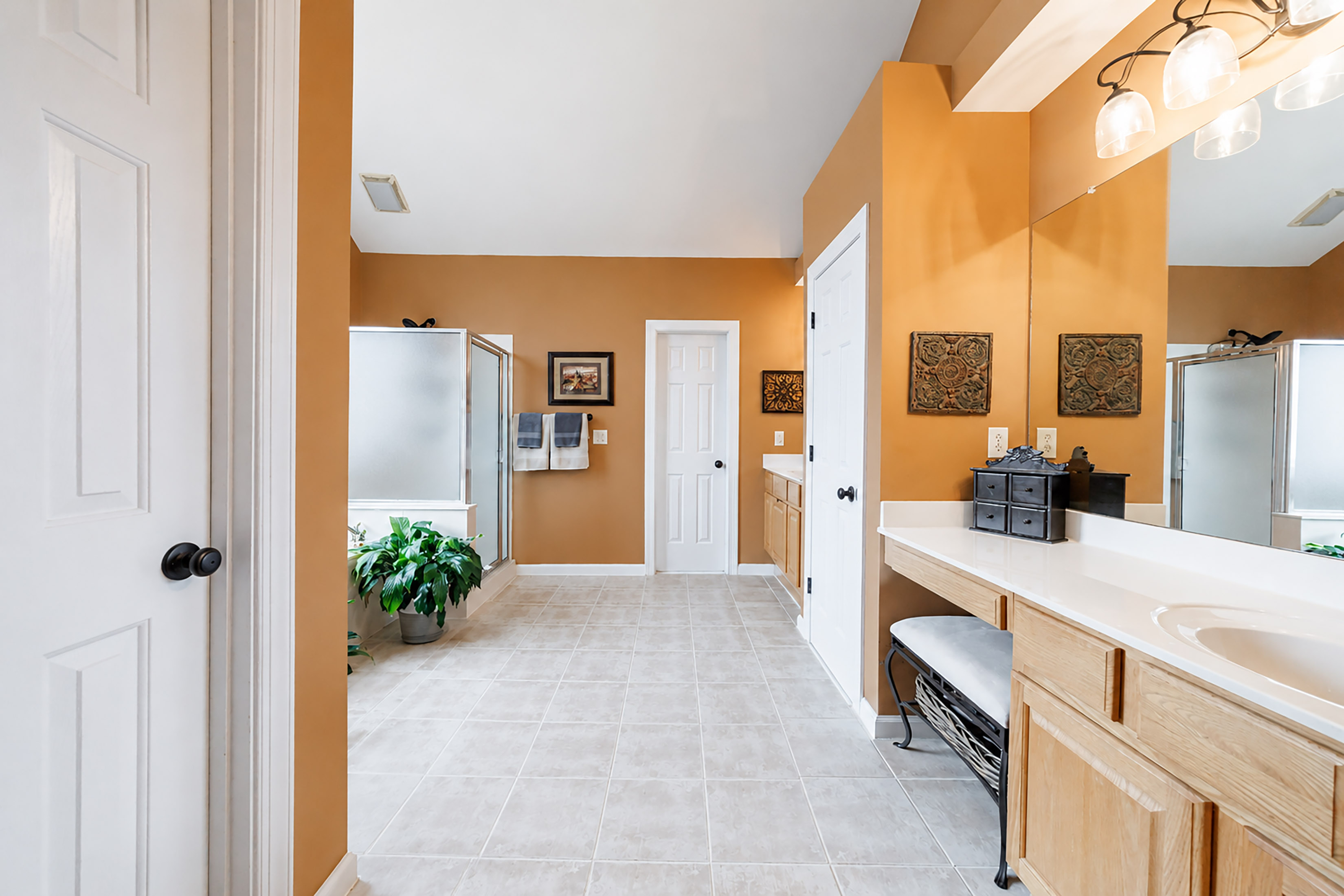  Beautifully Updated and Well Maintained Home in Sought-after Highcroft Community - 物件實景