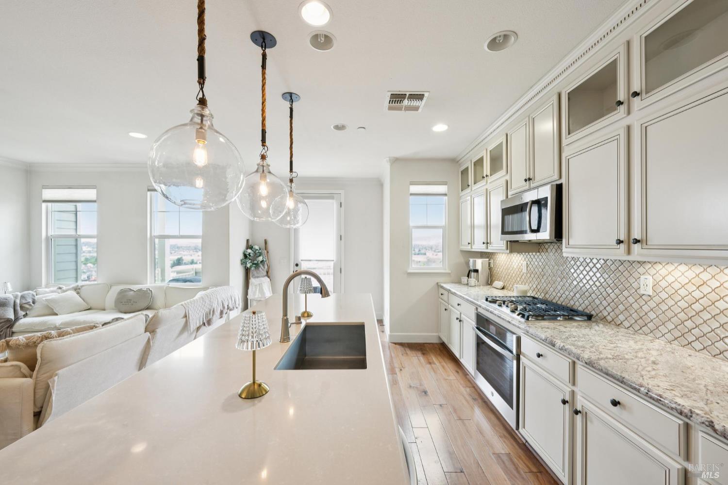 Petaluma, California, 94952, United States, 3 Bedrooms Bedrooms, ,3 BathroomsBathrooms,Residential,For Sale,1989207