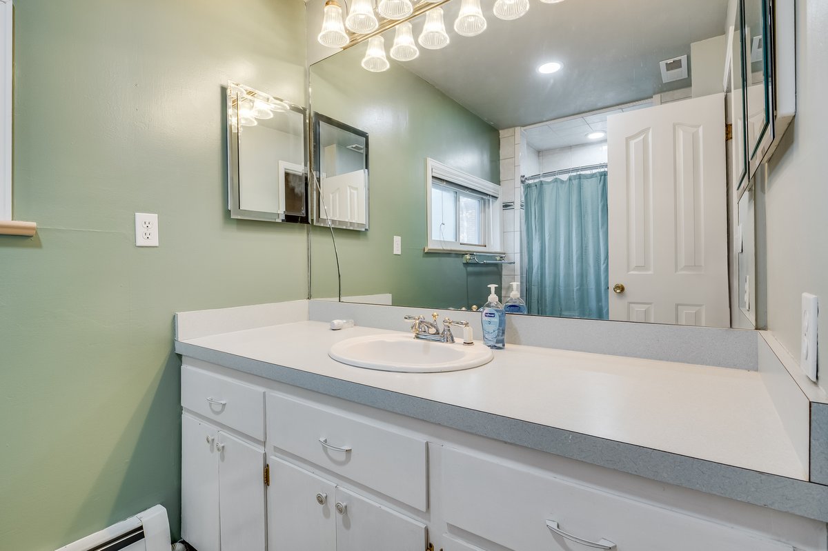 Cheyenne, Wyoming, 82009, United States, 3 Bedrooms Bedrooms, ,2 BathroomsBathrooms,Residential,For Sale,1976817