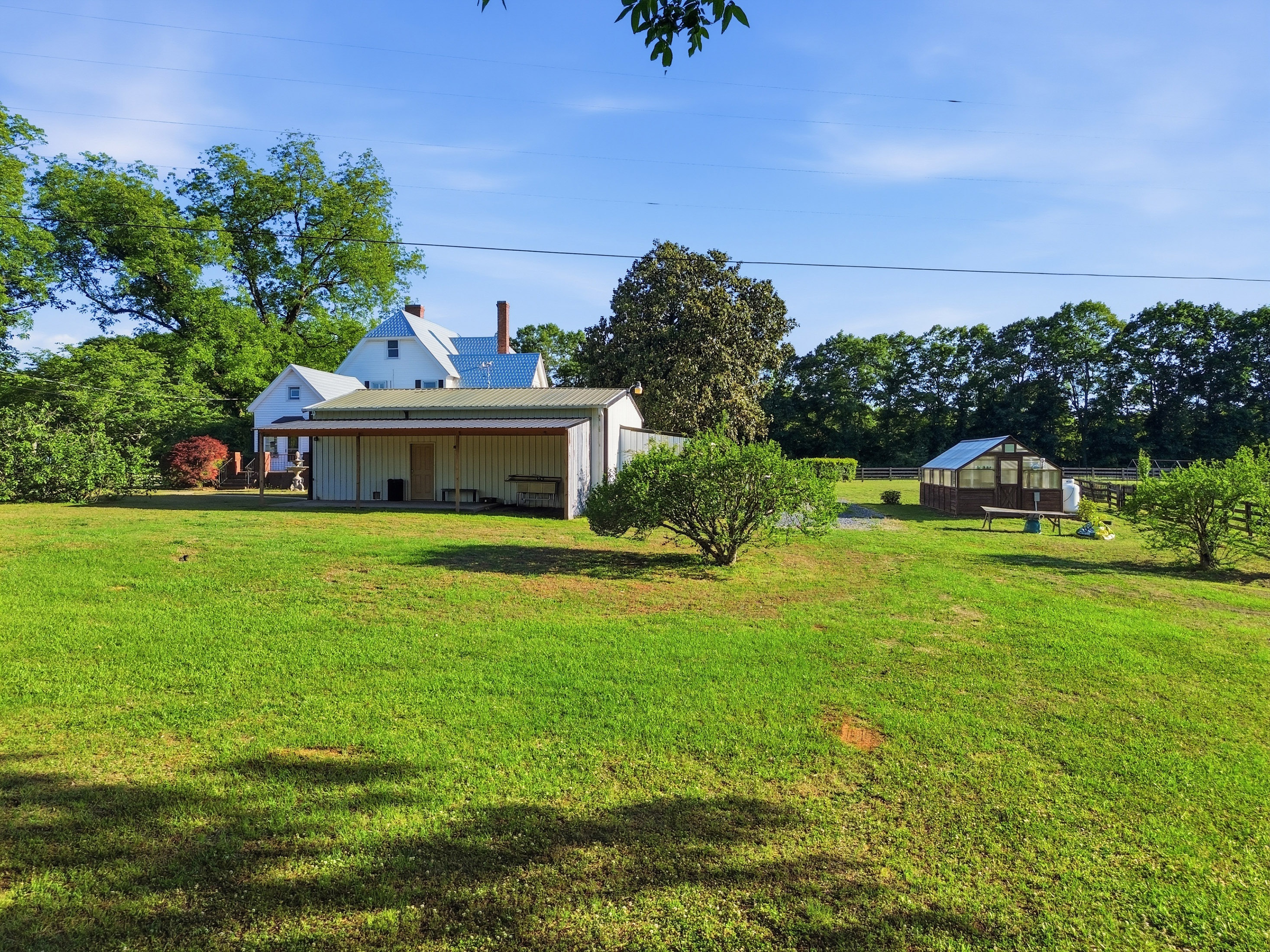  Beautifully Updated Farmhouse, Perfectly Situated on Five Acres - 物件實景