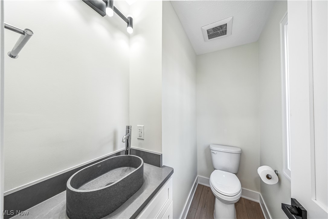 Aurora, Ohio, 44202, United States, 4 Bedrooms Bedrooms, ,4 BathroomsBathrooms,Residential,For Sale,1988117