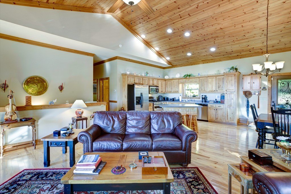 Hiawassee, Georgia, 30546, United States, 4 Bedrooms Bedrooms, ,5 BathroomsBathrooms,Residential,For Sale,1880672